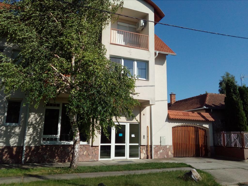 Hajdúszoboszló Gobe Apartman מראה חיצוני תמונה